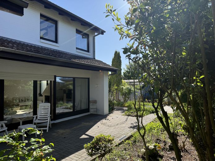 Garten - Blick zur Terrasse