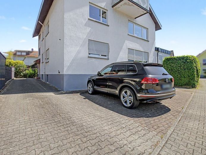 Langfristig vermietete Dachgeschosswohnung mit Balkon & Stellplatz – Kapitalanlage – Foto 1