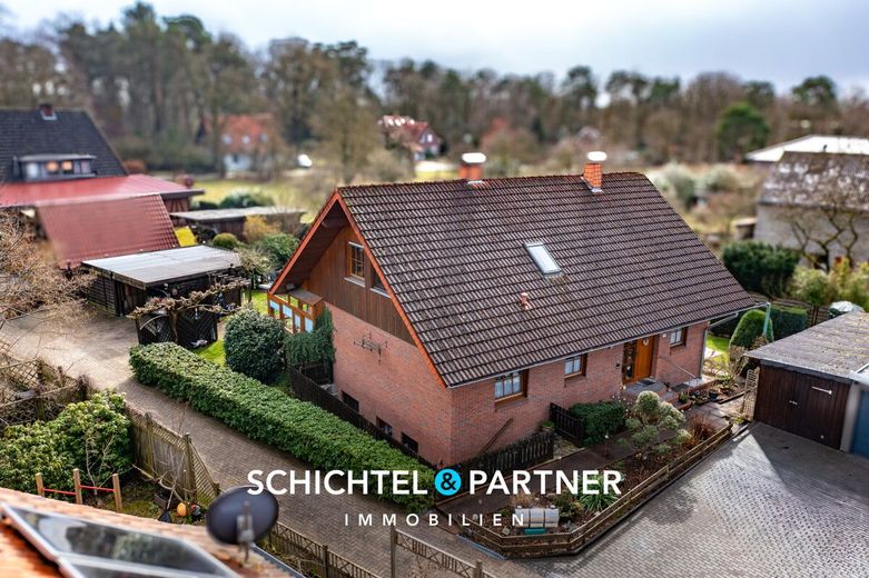 Quelkhorn | Traumhaftes 3-Parteien-Haus auf schönem Grundstück – S&amp;P | Außenansicht
