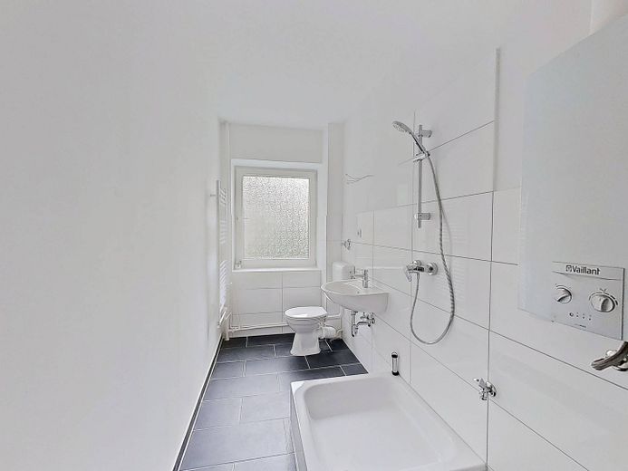 JETZT EINZIEHEN UND 1 KALTMIETE SPAREN: Helle 3-Zimmer-Wohnung mit BALKON und WANNENBAD – Ansicht I: Badezimmer