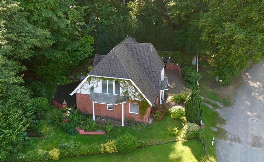 Freiraum im Grünen, zentral verbunden. Provisionsfrei - Geben Sie gern Ihr Preisangebot ab! – Haus