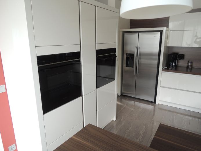 Modernes Zuhause – Dampfgarer, Ofen + Mikrowelle