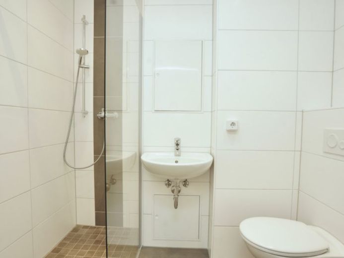 Walk-in-Dusche / Balkon / Aufzug – Foto 1