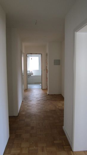 Zentrale ruhige 4,5-Zimmer-Wohnung mit großem Balkon 1. OG in Herrenberg Ziegelfeld von privat – Flur