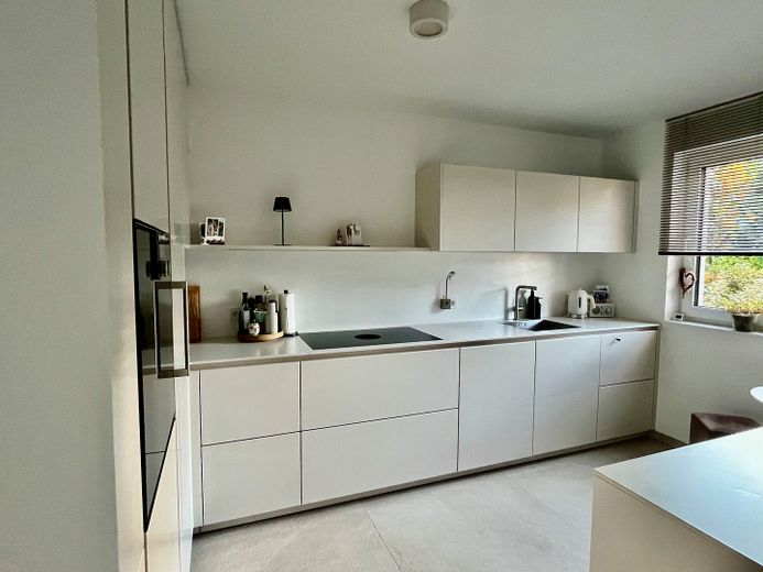Casa d’architetto completamente ristrutturata a Mainz-Drais | 191 m2 | 7,80 m di larghezza della casa | 3 bagni | Pompa di calore – Küche
