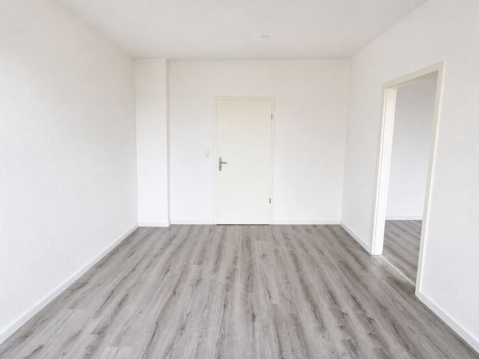Großzügige 4-Zimmer-Wohnung mit Einbauküche in Wilhelmshaven – Schlafzimmer 2