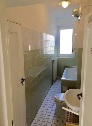Helle 2-Zimmer – Eigentumswohnung im 1. OG  in Frankfurt-Höchst – Badezimmer