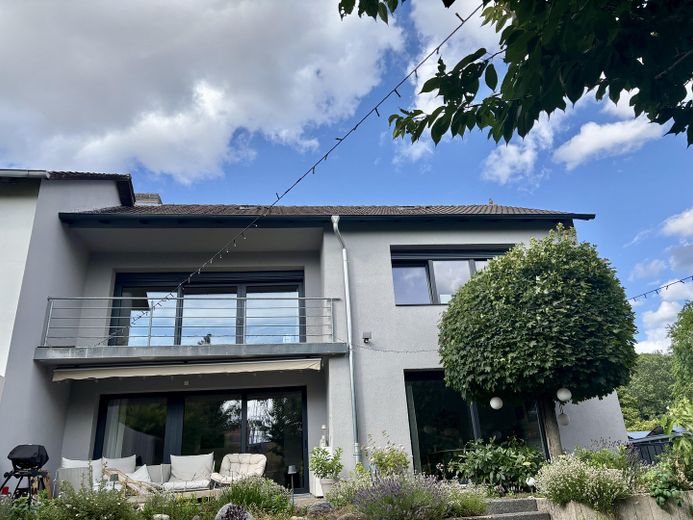 Moderne Doppelhaushälfte in Hemmingen – Rückansicht