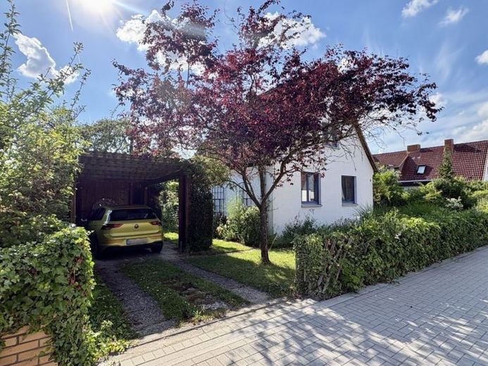 Sehnde: Charmantes Einfamilienhaus mit großzügigem Grundstück in ruhiger Lage – Foto 1