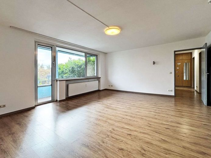 Sofort verfügbar: 4-ZKB-Wohnung über 100 m² mit Balkon & Stellplatz in ruhiger Höhenlage! – Foto 1