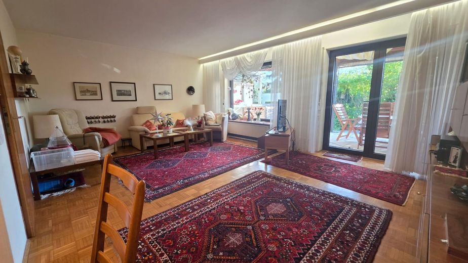 منزل صفّي في موقع متميز بمدينة مانهايم مع العديد من الإمكانيات – Wohnzimmer EG