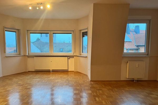 Gut geschnittene 4Zi Wohnung in Schöneck - Eigennutzung oder Kapitalanlage über 5% Rendite!