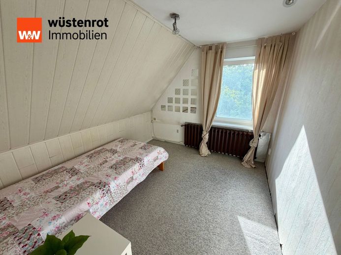 Gepflegtes Familienidyll mit großem Garten, Nebengelass und moderner Wärmepumpe – OG Zimmer