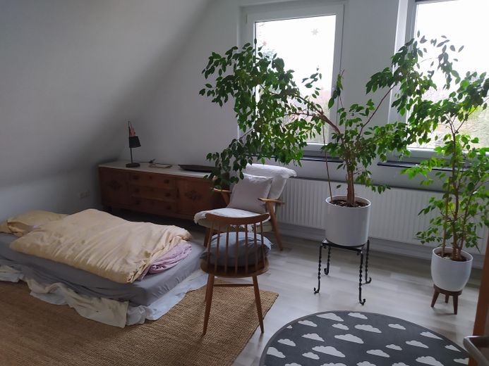 Zimmer hinten eingerichtet
