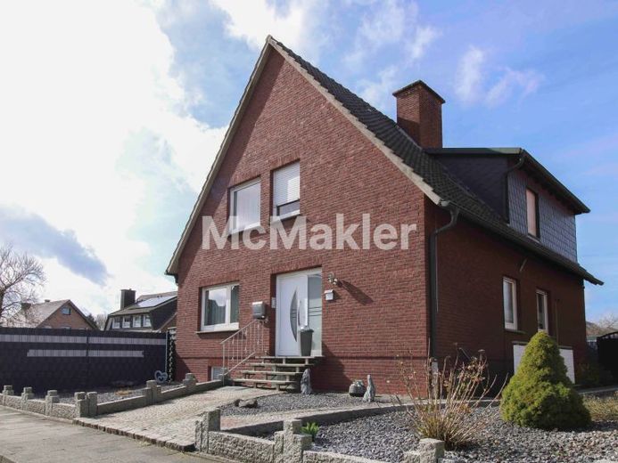 Mehr als ein Haus: Zwei Wohneinheiten, Gartenidylle & echtes Zukunftspotenzial – Foto 1