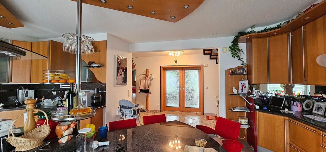 Hochwertig ausgestattetes Doppelhaushälfte-Eckhaus mit Garage, Garten und Wintergarten  in 41065 Mönchengladbach – Deutschland – NRW – Foto 9