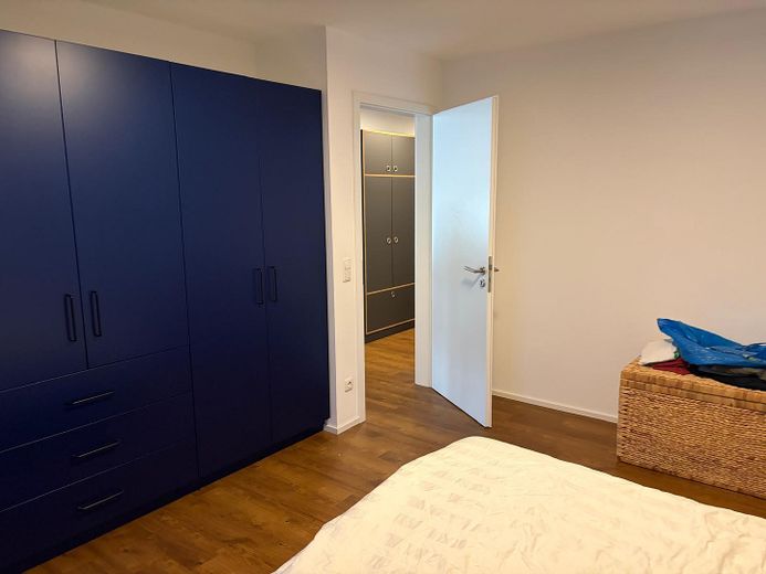 Appartement moderne de 3 pièces avec grande terrasse sur le toit – Photo 15
