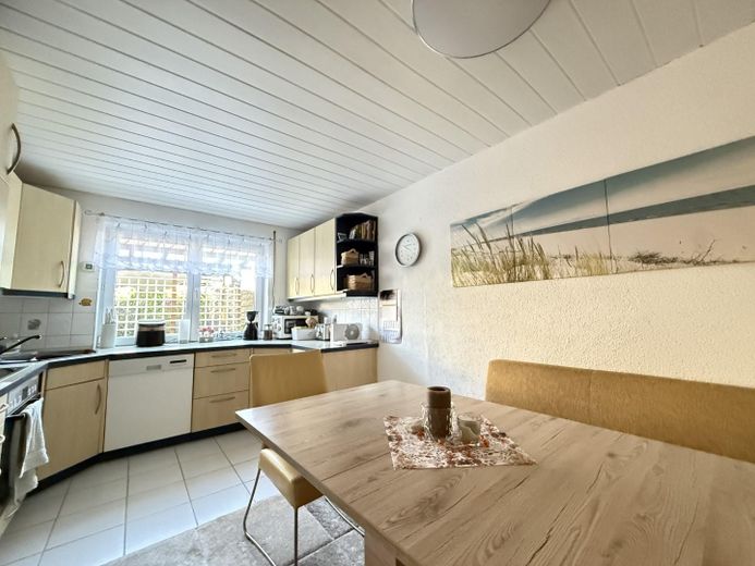 ***Curata casa bifamiliare ai margini del centro abitato di Illerberg*** – Küche/Essbereich