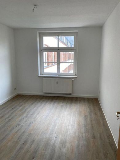 Günstige 2-Zimmer mit Laminat, Balkon und Wanne in ruhiger Lage! Vormieterin verkauft EBK – PHOTO-2023-05-04-17-29-26_2