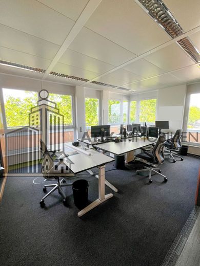 ATIK: Moderne Büro-/Praxisflächen in idealer Lage - hochwertig ausgestattet – Büro
