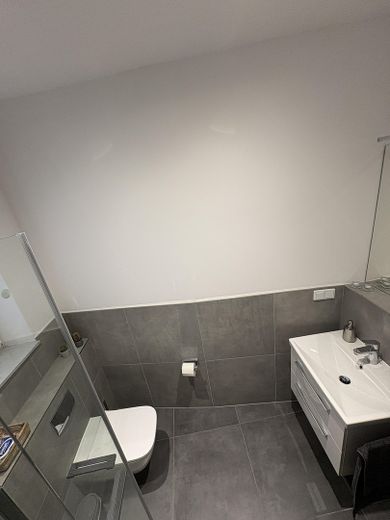 Apartamento de 3 habitaciones recién reformado, con cocina equipada de lujo y amplio balcón, en alquiler – Foto 15
