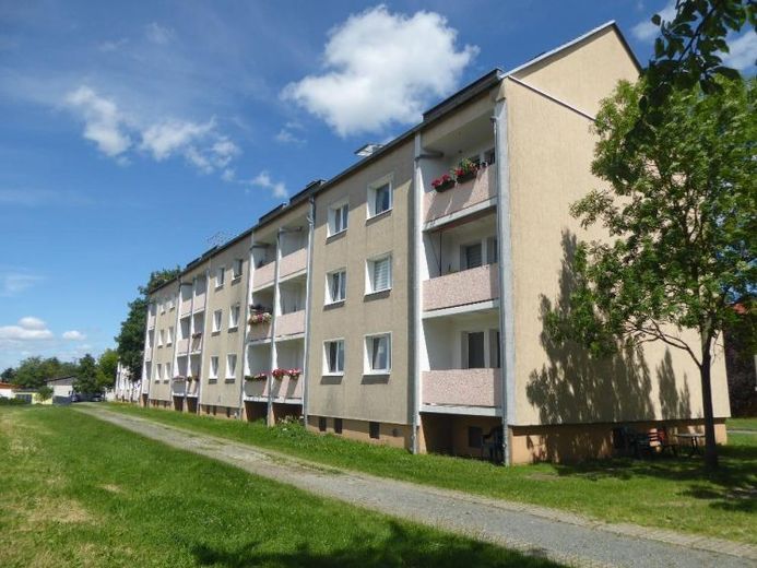 wohnen in Theuma, frisch renovierte 3 Zimmer Erdgeschosswohnung mit Balkon – फोटो 1