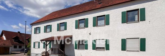 Sanierungsbedürftiges Zweifamilienhaus mit großem Entwicklungspotenzial auf 1100m² Grundstücksfläche