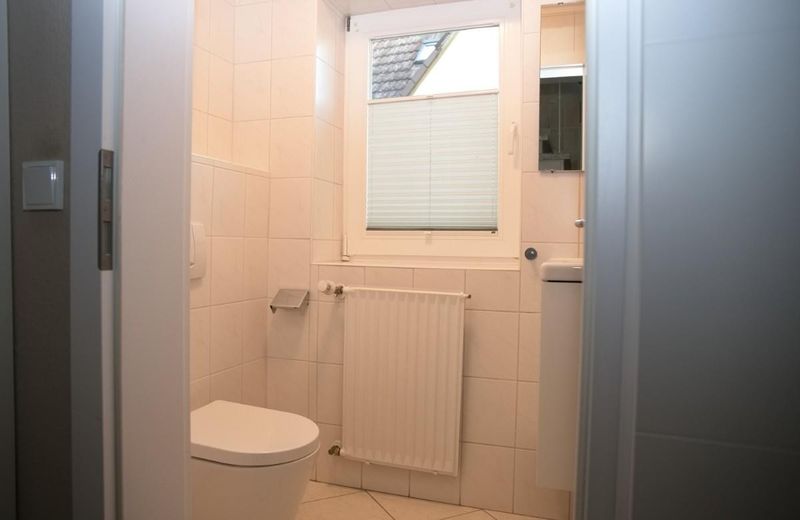 Strandnabije eindwoning op een gewilde locatie – Gäste WC