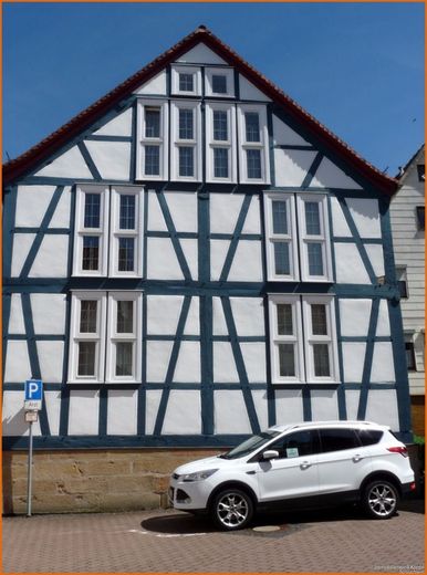 Wohnen und Arbeiten unter einem Dach! Wohn- u. Geschäftshaus in zentraler Lage von Salmünster – Außenansicht
