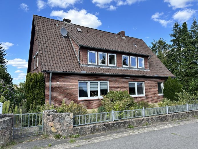 Solider Rotklinker mit vielen Möglichkeiten – Südansicht