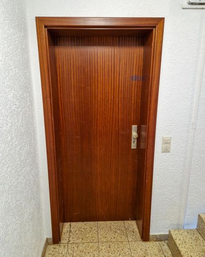 Renovierte 2-Zimmer-Wohnung in Korb mit Garagenstellplatz & Terrasse – Eingang