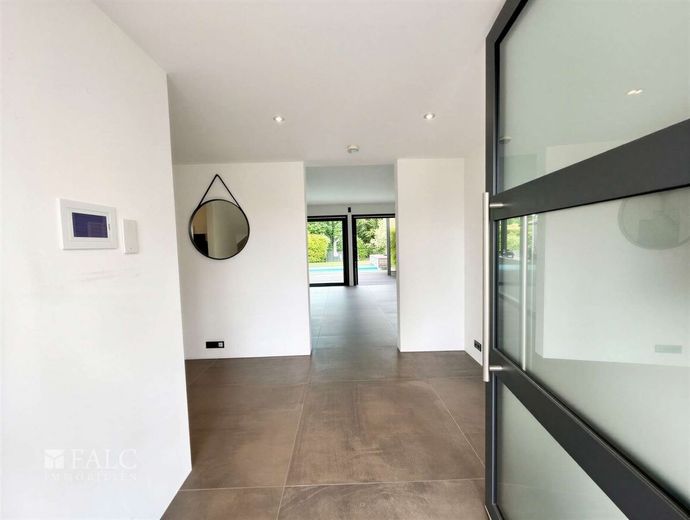Luxus trifft Privatsphäre - Exklusive Villa mit Pool in begehrtester Lage von Worms – Eingangsbereich