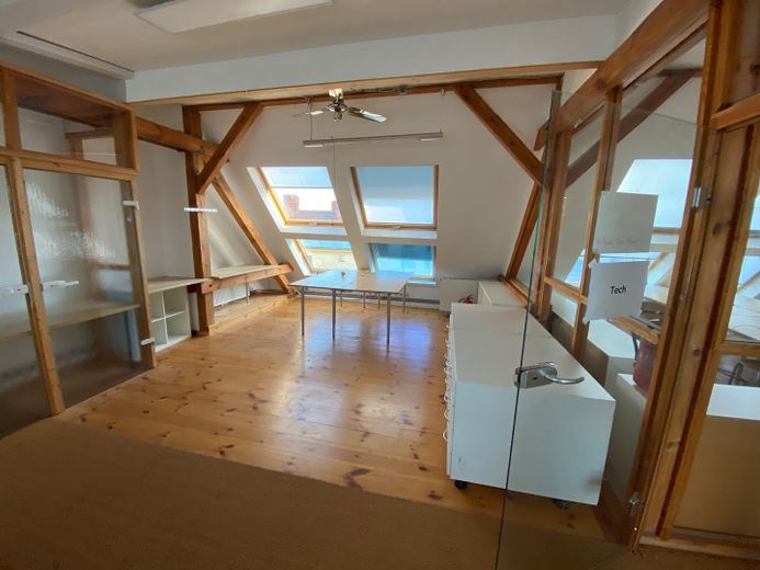 Gewerbliches Dachgeschoss in der Kastanienallee, für Office, Atelier und Wohnen. Provisionsfrei! – Foto 10