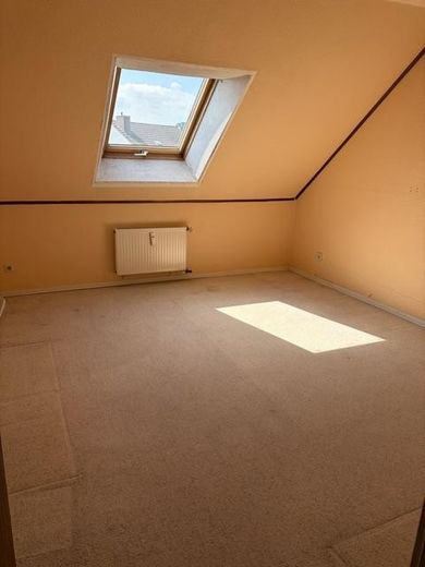 Appartamento mansardato con 4 locali, cucina, bagno sul Mallendarer Berg – Zimmer 2, noch unrenoviert