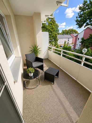 Luminoso appartamento di 2,5 locali COMPLETAMENTE ARREDATO con CUCINA e balcone – Balkon