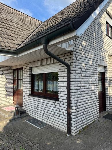 Freistehendes Zweifamilienhaus mit Bürotrakt und Garage – फोटो 4