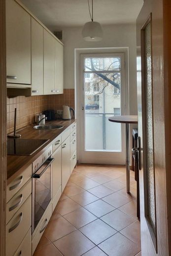 Küche mit kleinem Balkon