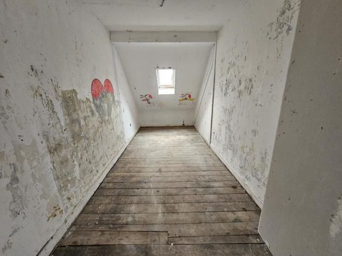 Renovierungsbedürftiges 4 Fam.-Mehrfamilienhaus in zentraler Lage – Bild 9