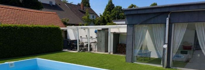 PRIVATE LIVING WITH PRIVATE POOL & GARDEN + RENTAL INCOME – Terrasse + Pool + Garten