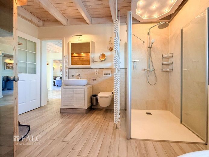 Wohnung mit Penthouse Charakter nur ca. 150 m zur Ostsee – Badezimmer