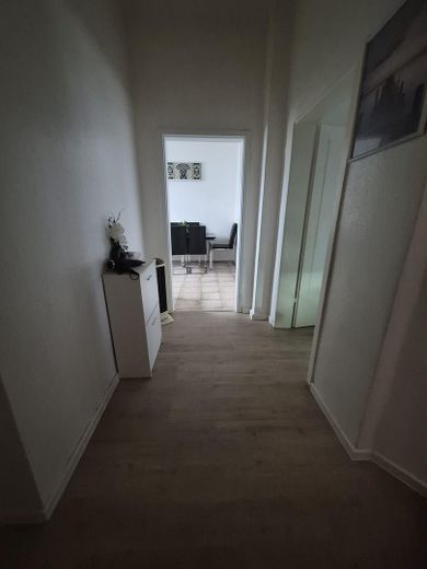 4,5 odalı dubleks daire, 2. üst kat, yeni banyo, sakin konum – Flur 2. OG