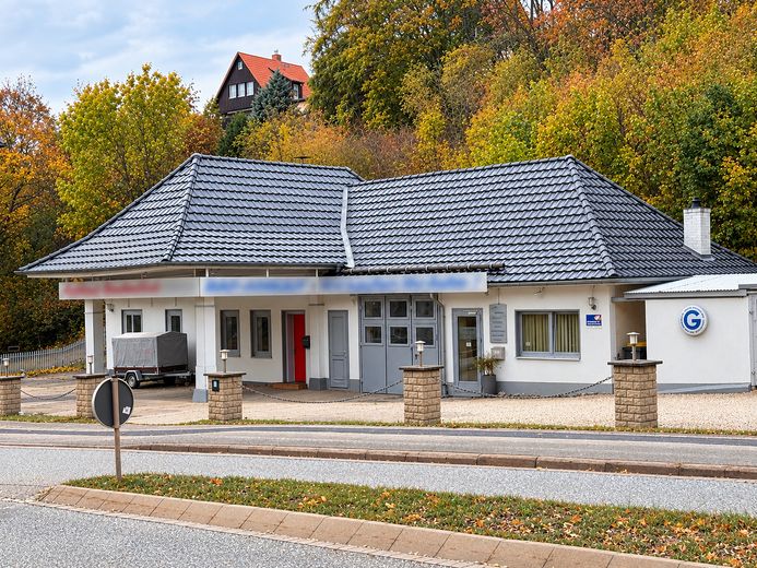 Top Sichtbarkeit: Gewerbe (2.021 m²) mit Wohnpotenzial für Handel, Büro, Praxis & Werkstatt – Foto 1