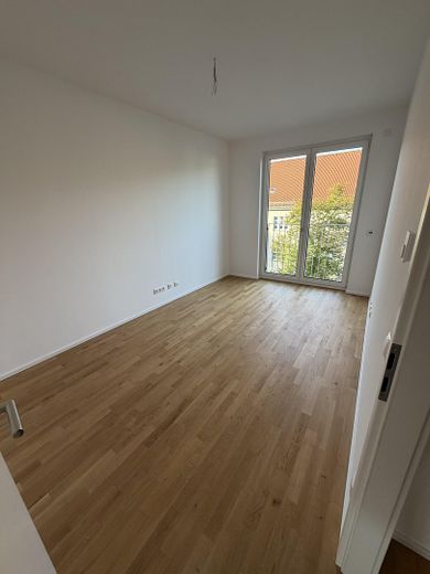 Lichtenberg'de geniş manzaralı modern yaşam: 4 oda, yerden ısıtmalı yeni bina – Zimmer