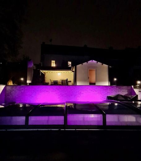 Traumhaus mit Einliegerwohnung in Saabrücken, Pool, Sauna, Klima .... – Blick Küche auf Pool u Sauna