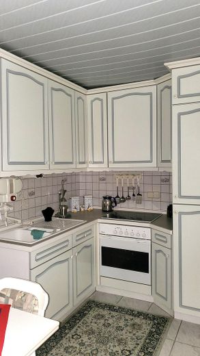 Casa prefabbricata ben tenuta in posizione tranquilla: la vostra casa ricca di fascino – Küche KG