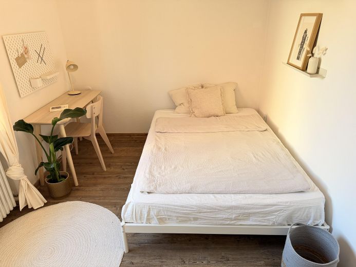Furnished shared apartment room near Wertach & line 4 – Foto 1