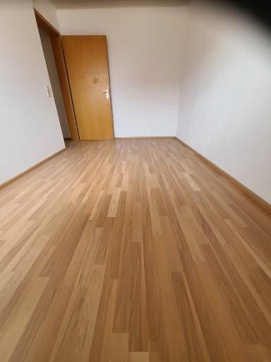 SOFORT BEZUGSFREI! Sehr geräumige lichtdurchflutete 4-Zi- Maisonette-Wohnung inkl. Balkon, Carport – Kinderzimmer