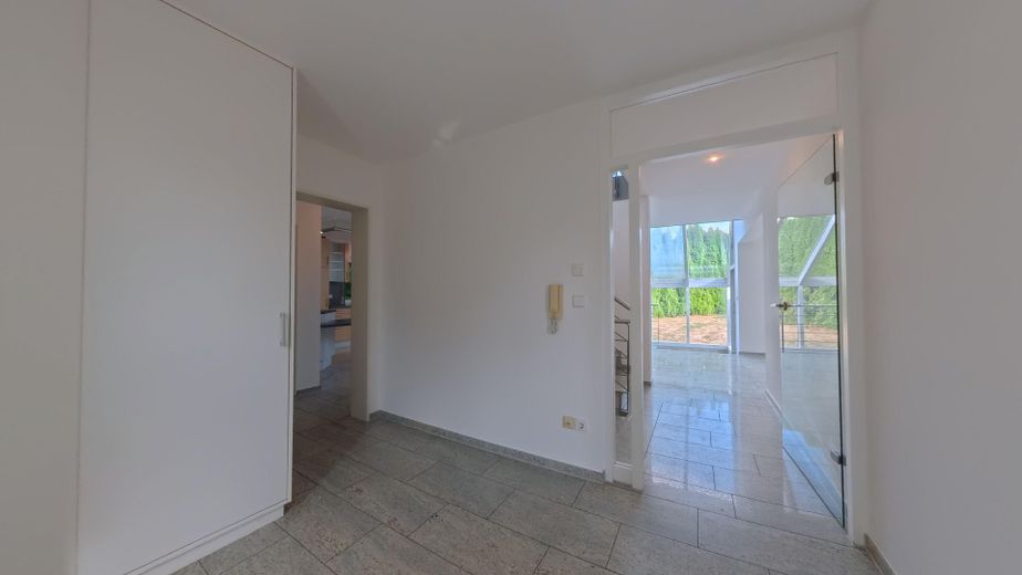 Geniş aile için modern mimar tasarımlı ev – Eingangsbereich