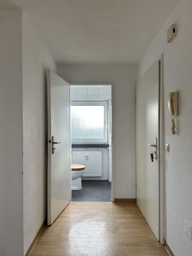 Lichtdurchflutete 3,5-Zi-Dachgeschosswohnung mit Panoramablick auf der Bellevue – Foto 1