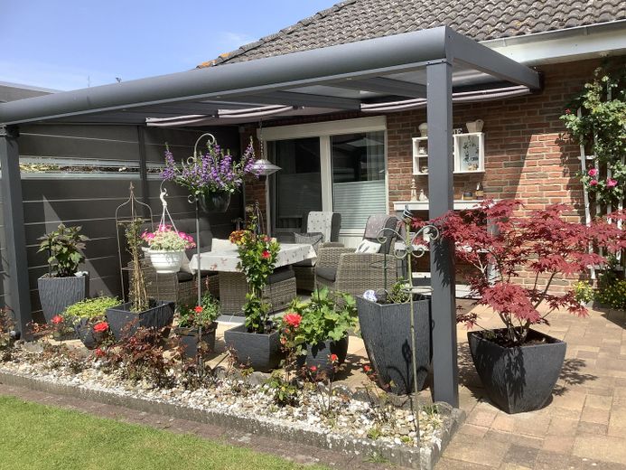 überdachte Terrasse